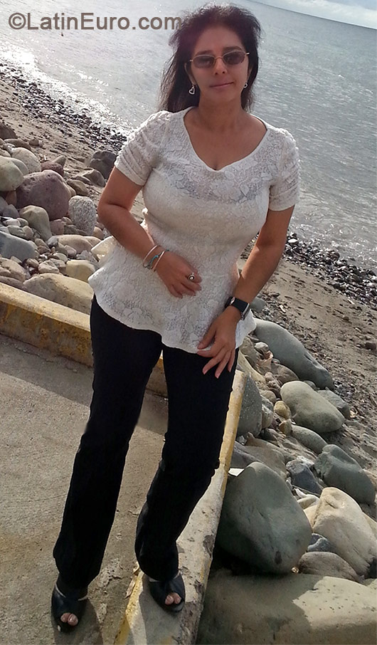 Date this pretty Honduras girl Idalia from Tegucigalpa HN980