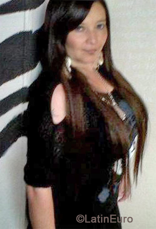 Date this tall Colombia girl Lilian from Bogota CO15280