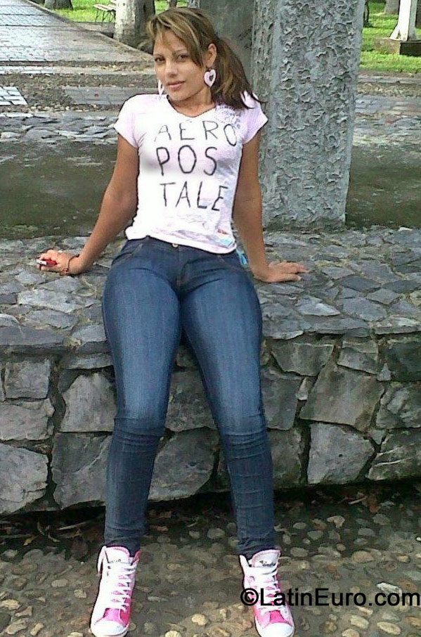 Date this good-looking Colombia girl Maria from Cucuta CO15467