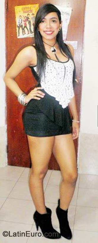 Date this lovely Colombia girl Karoline from Barranquilla CO15673