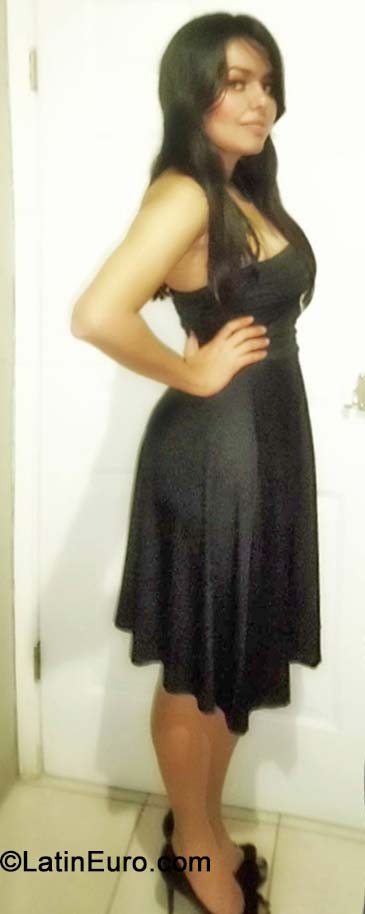 Date this athletic Honduras girl Vale from San Perdo Sula HN1139