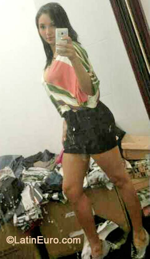 Date this cute Brazil girl Daiane from Manaus BR8922