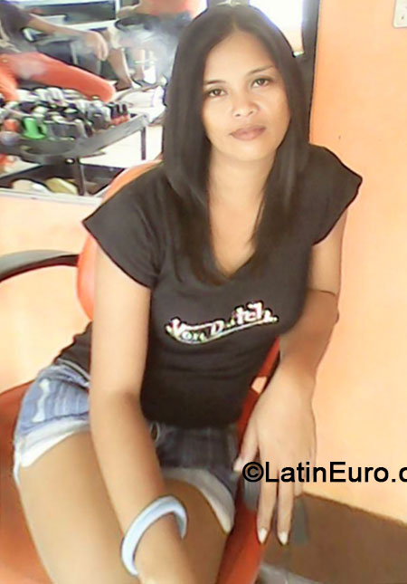 Date this passionate Philippines girl Andrea from Pasig City PH677