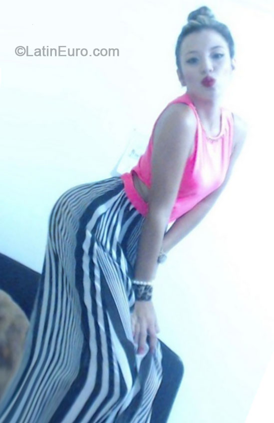 Date this attractive Colombia girl Sofia from Medellin CO15970