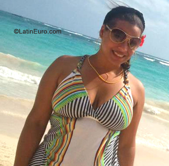 Date this hot Dominican Republic girl Yadira from Santo Domingo DO28185