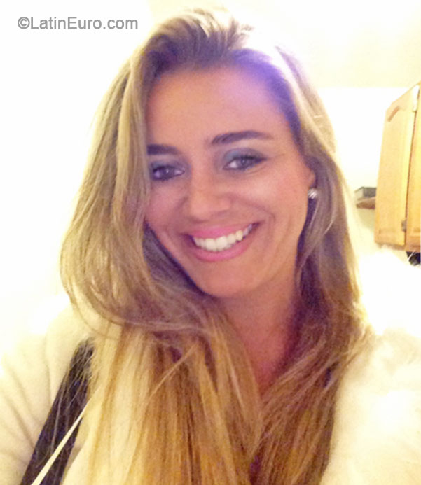 Date this attractive Brazil girl Daniela from Brasilia BR8993