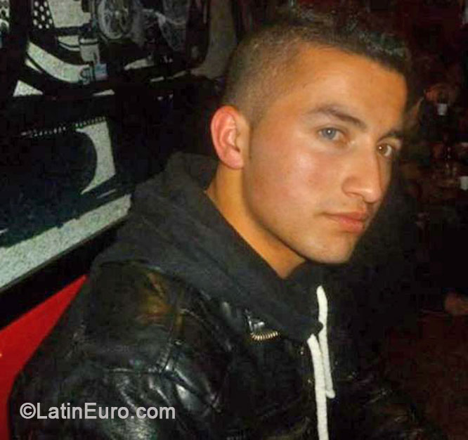 Date this stunning Colombia man Alexander from Bogota CO16153