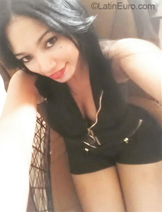 Date this delightful Dominican Republic girl Greily from Santiago DO31309