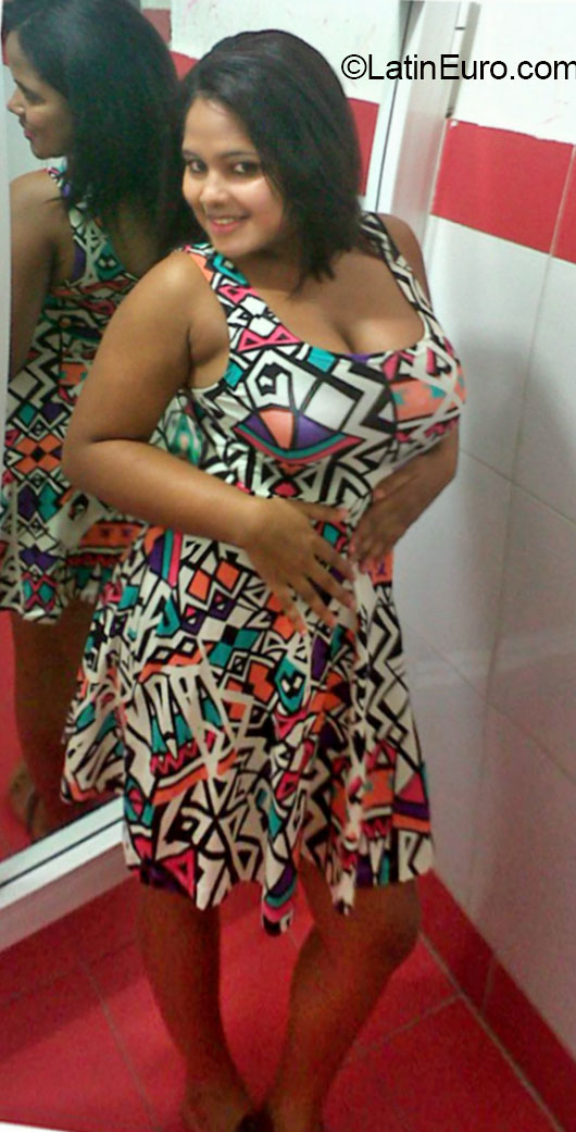 Date this attractive Dominican Republic girl Dahiania from Salcedo DO20131