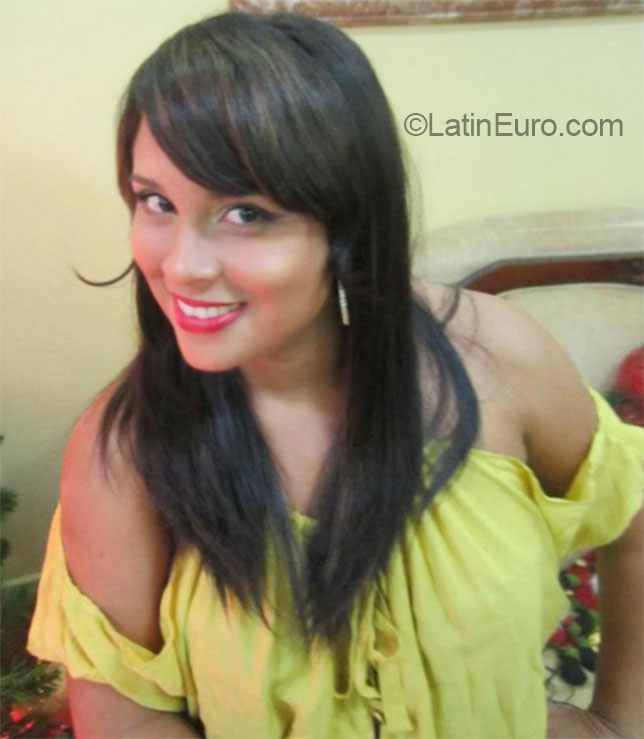Date this charming Colombia girl Jennifer from Cartagena CO16404