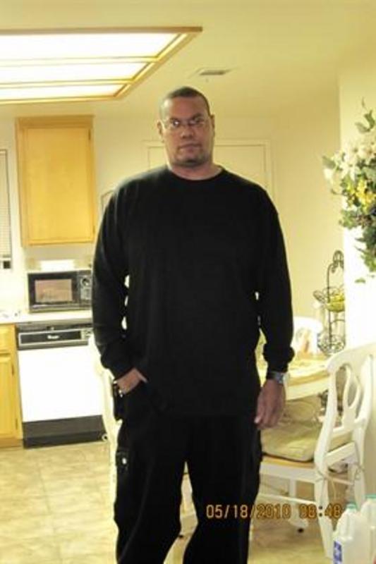 Date this lovely United States man Robert from Victorville US15588
