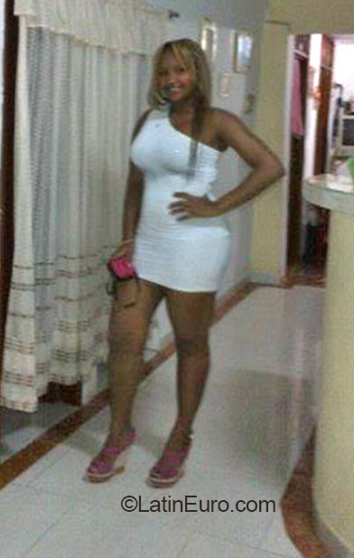 Date this exotic Colombia girl Linda from Cali CO16585