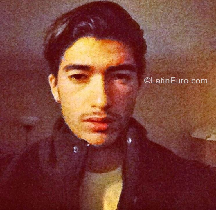 Date this voluptuous United States man Russell from Los Angeles US15653