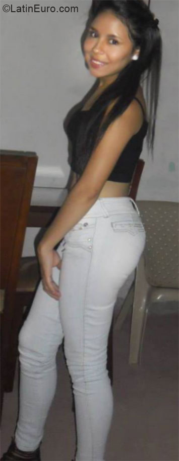 Date this tall Colombia girl Jhoana from Roldanillo CO16571