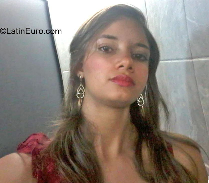 Date this good-looking Brazil girl Tarcia from Natal BR9140