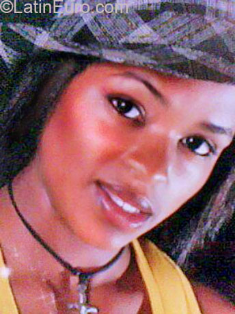 Date this pretty Colombia girl Yulisa from Medellin CO16648