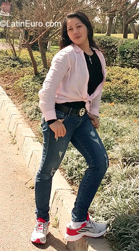 Date this delightful Philippines girl Lucil from Cebu City PH738