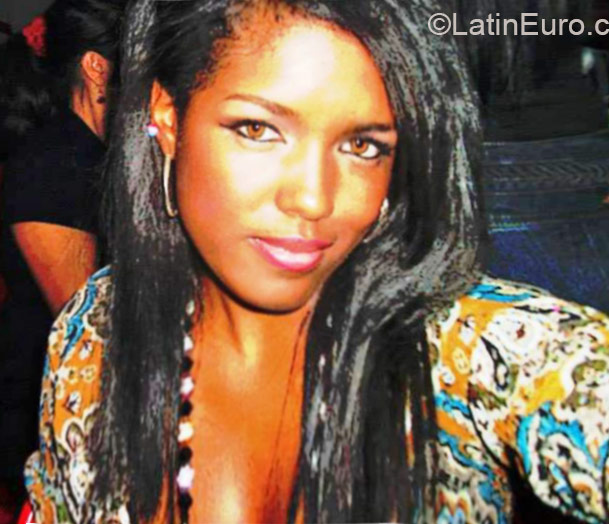 Date this good-looking Colombia girl Angelirt from cali CO16683