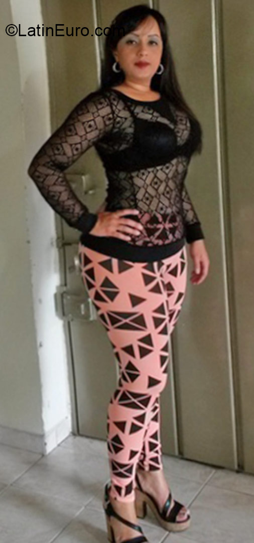 Date this cute Colombia girl Johanna from Armenia CO16699