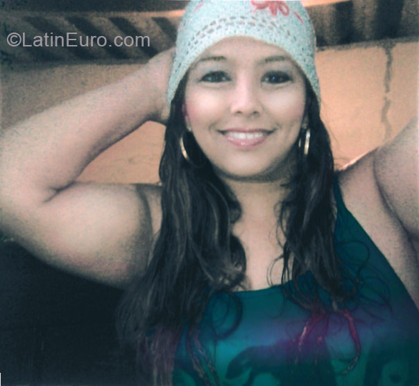 Date this hot Colombia girl Rosa from Cali CO24464
