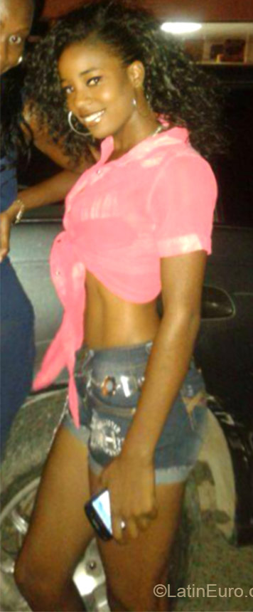 Date this voluptuous Jamaica girl Yanique from Kingston JM1922