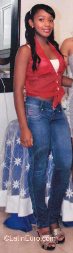 Date this athletic Colombia girl Yineth from Cali CO16809