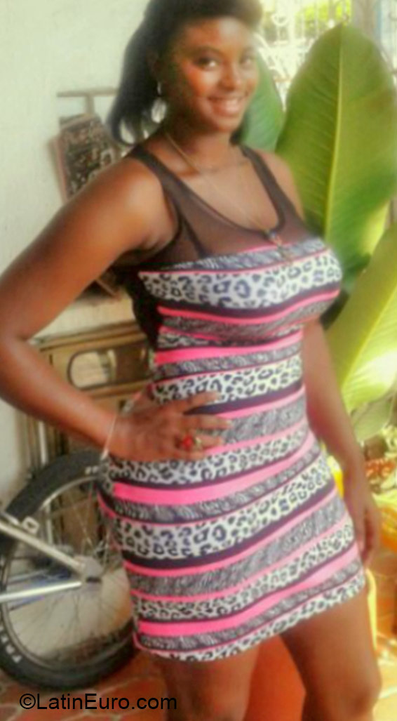 Date this gorgeous Colombia girl Esnay from Cali CO16811