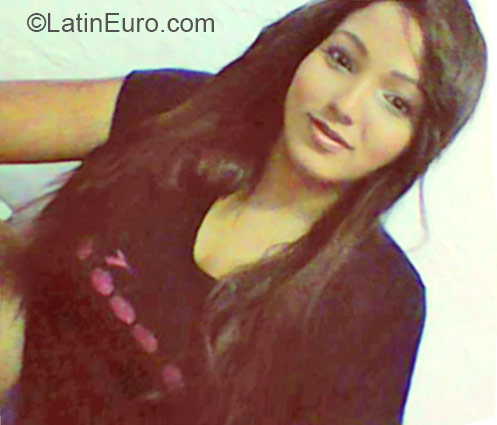 Date this attractive Colombia girl Monica from Bogota CO17053