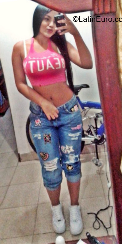 Date this young Colombia girl Luciana from Medellin CO16952