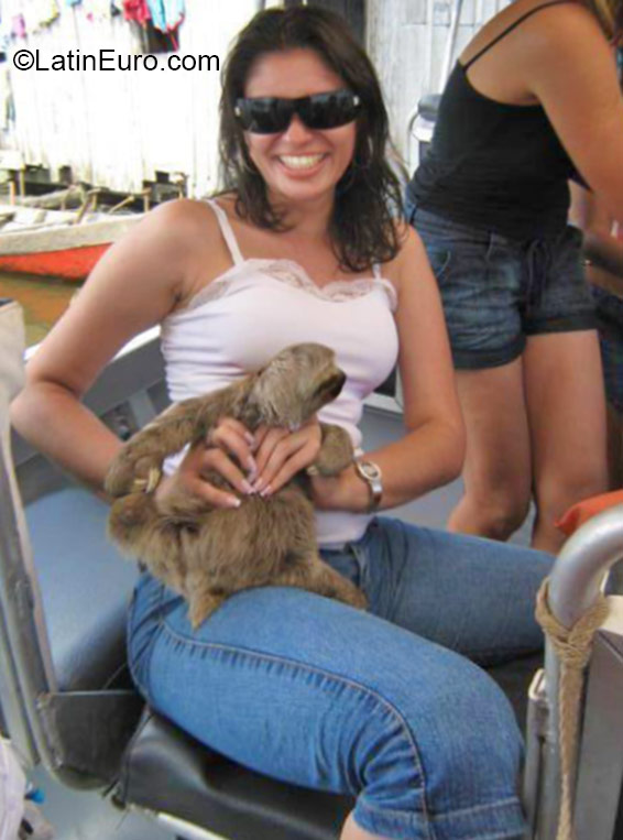 Date this voluptuous Brazil girl Denize from Manaus BR9258