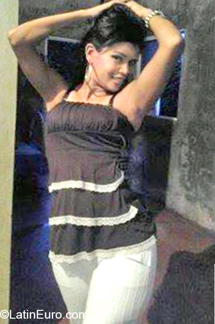 Date this voluptuous Dominican Republic girl Alexandra from Bonao DO21678