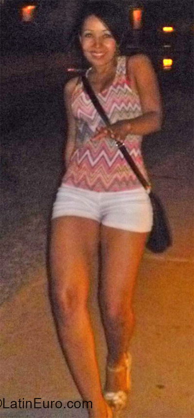Date this lovely Colombia girl Maryluz from Cali CO17146