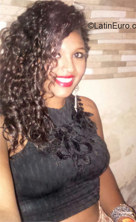 Date this fun Brazil girl Quesa from Brasilia BR9279