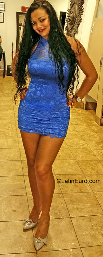 Date this tall United States girl Kenia from Houston US16019