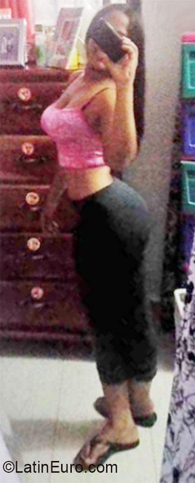 Date this voluptuous Dominican Republic girl Yesenia from Bonao DO21816