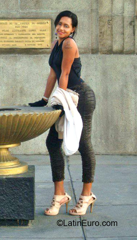 Date this gorgeous Brazil girl Luana from Recife BR9309