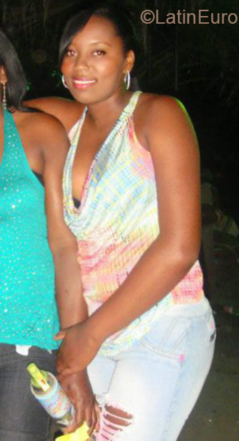 Date this stunning Colombia girl Aide from Cali CO17296