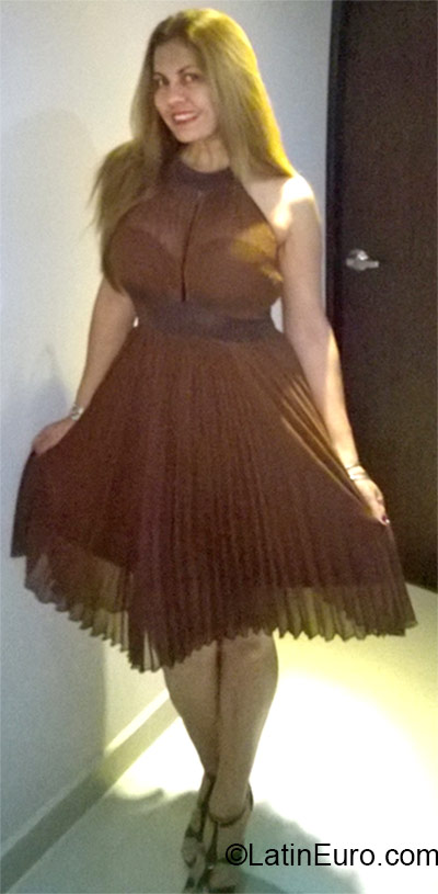 Date this sensual Colombia girl Nath from Pereira CO17416