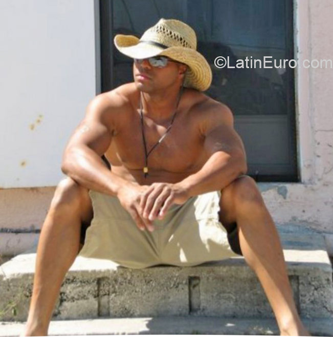 Date this cute United States man Scorpioking from Miami US16136