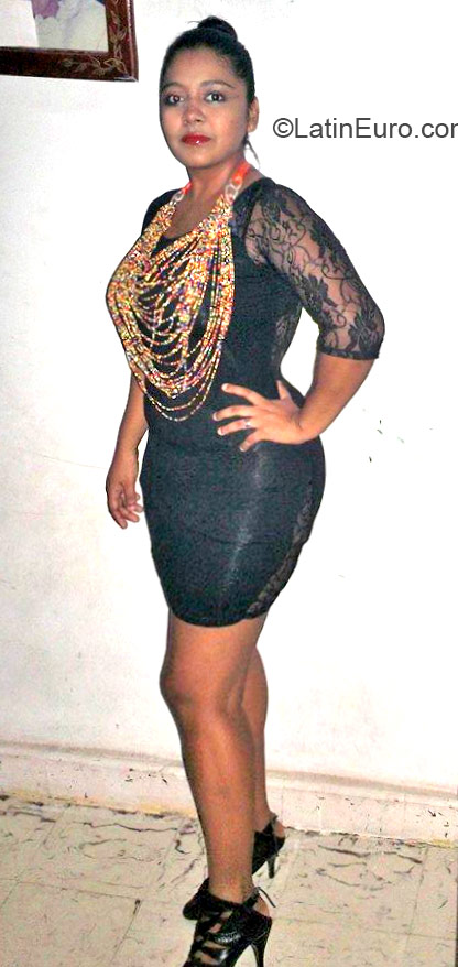 Date this nice looking Colombia girl Brina from Barranquilla CO17444
