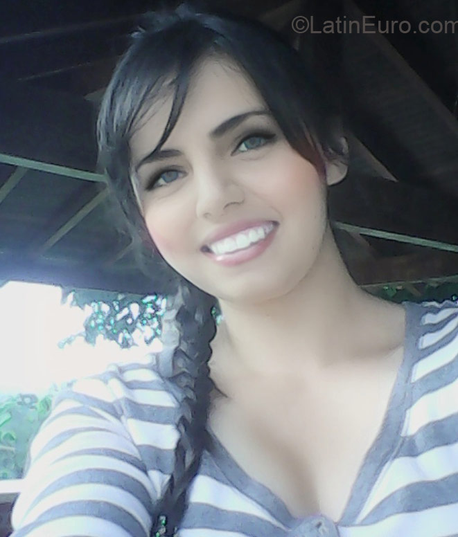 Date this hot Colombia girl Lorena from Bucaramanga CO17458