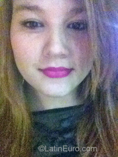 Date this charming Brazil girl Alyne from Goiania BR9337