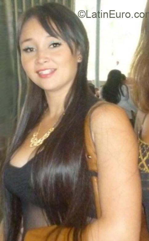Date this nice looking Colombia girl Nikole from Medellin CO17561