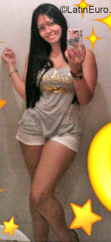 Date this nice looking Colombia girl Carolina from Pereira CO17571