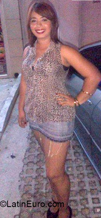 Date this voluptuous Colombia girl Leyeiria from Barranquilla CO17584