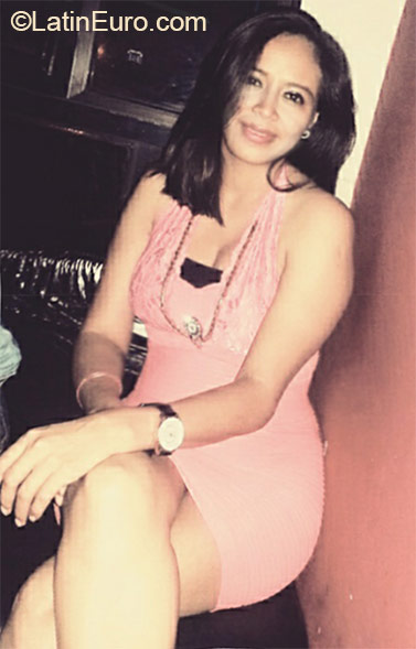 Date this nice looking Honduras girl Yaseli from Tegucigalpa HN1568