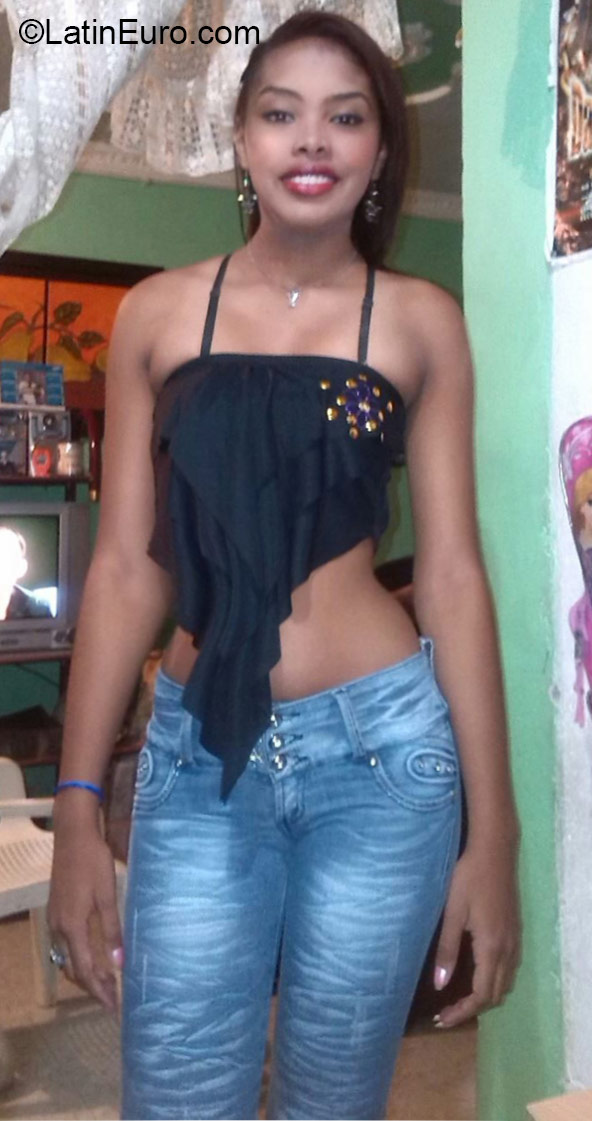 Date this sultry Colombia girl Sofia from Bogota CO17699