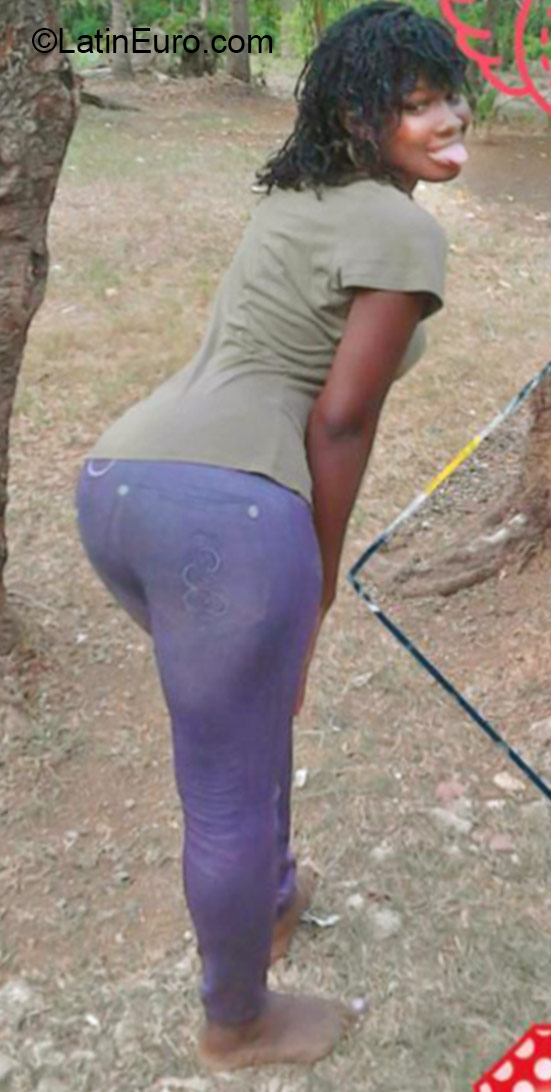 Date this stunning Jamaica girl Kaiyandria from Manchester JM2102