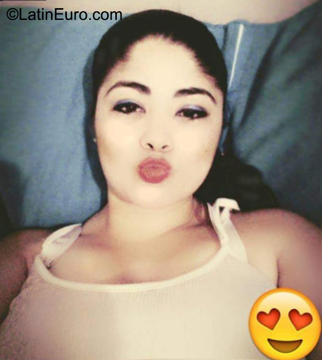 Date this foxy Honduras girl Stephanie from San Pedro Sula HN1645