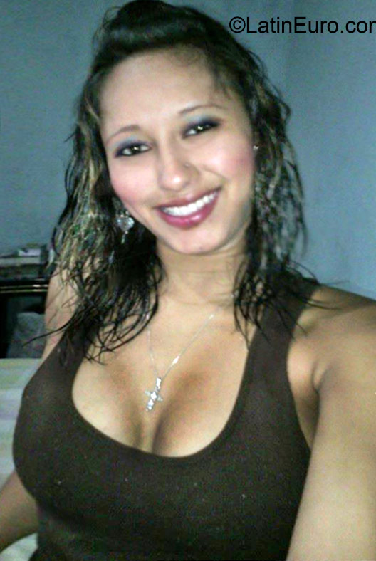 Date this lovely Honduras girl Carolina from Tegucigalpa HN1674